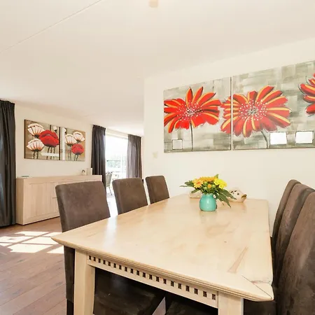 Holiday home Near Lutjestrand Beach, Cleaning Included