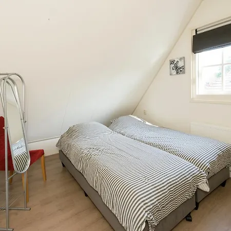 Near Lutjestrand Beach, Cleaning Included Holiday home *
