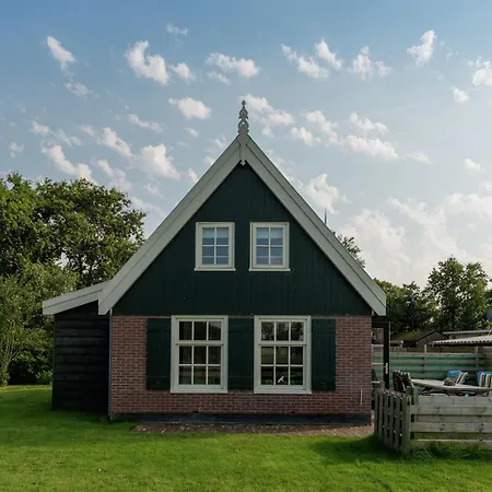 Near Lutjestrand Beach, Cleaning Included Holiday home